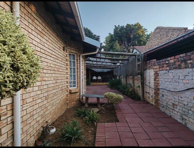 3 BEDROOM HOUSE FOR SALE IN GEELHOUTPARK
